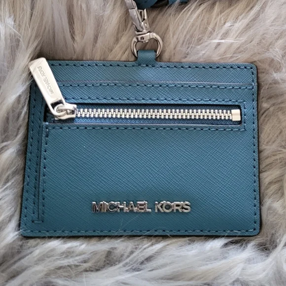 - Michael Kors Lanyard Zip Case - Picture 4 of 4
